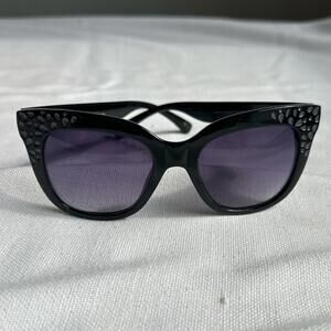 Glamorous Black Cat-Eye Sunglasses with Dark Purple Gradient Lenses